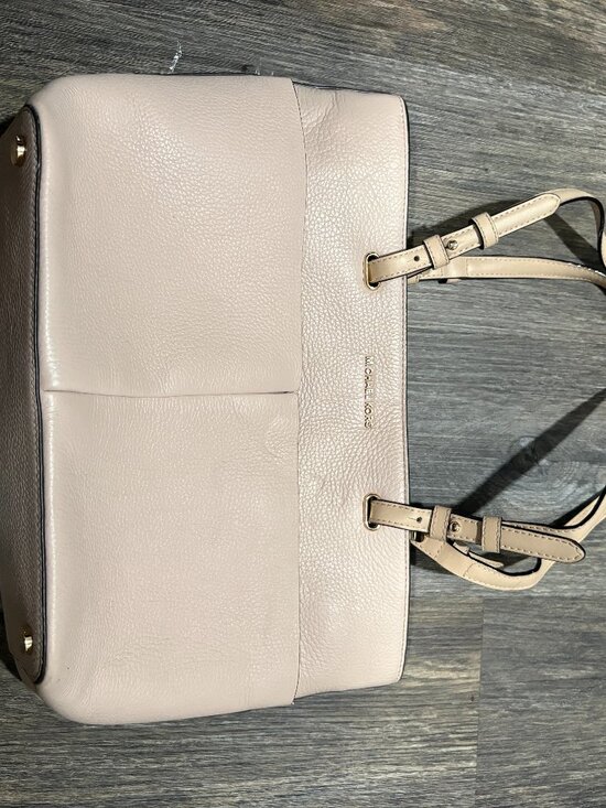 Michael Kors Handbags - Michael Kors Bedford Pcoket Tote Purse Pebbled leather Soft Pink EUC